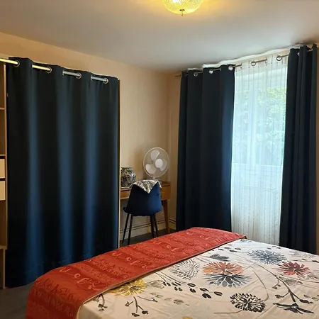 Pour 6 Pers Avec Jardin En Allier, Terrasse Et Climatisation - Fr-1-489-588 *